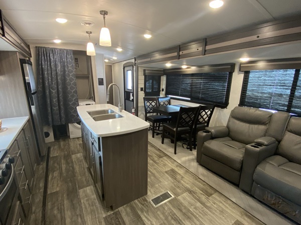 Used 2022 CrossRoads RV Sunset Trail 330SI Travel Trailer at Blue ...